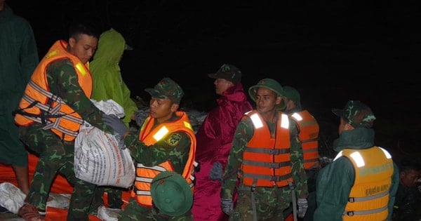 Bộ đội “trắng đêm” giữ kè An Lương ở Đà Nẵng