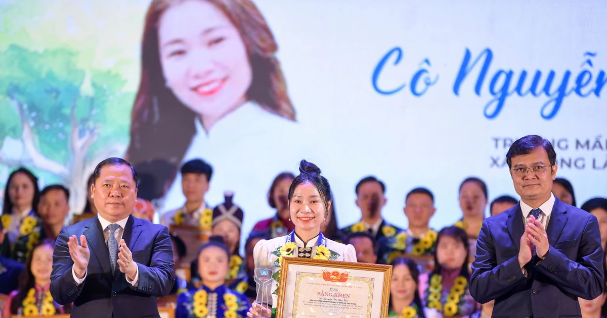 Điểm tựa tri thức vùng đất khó - Bài 1: Thanh xuân bám bản, gieo chữ