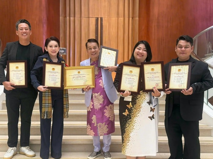 Vinh danh nghệ sĩ - nhà giáo thắp lửa sáng tạo trên những chuyến đò