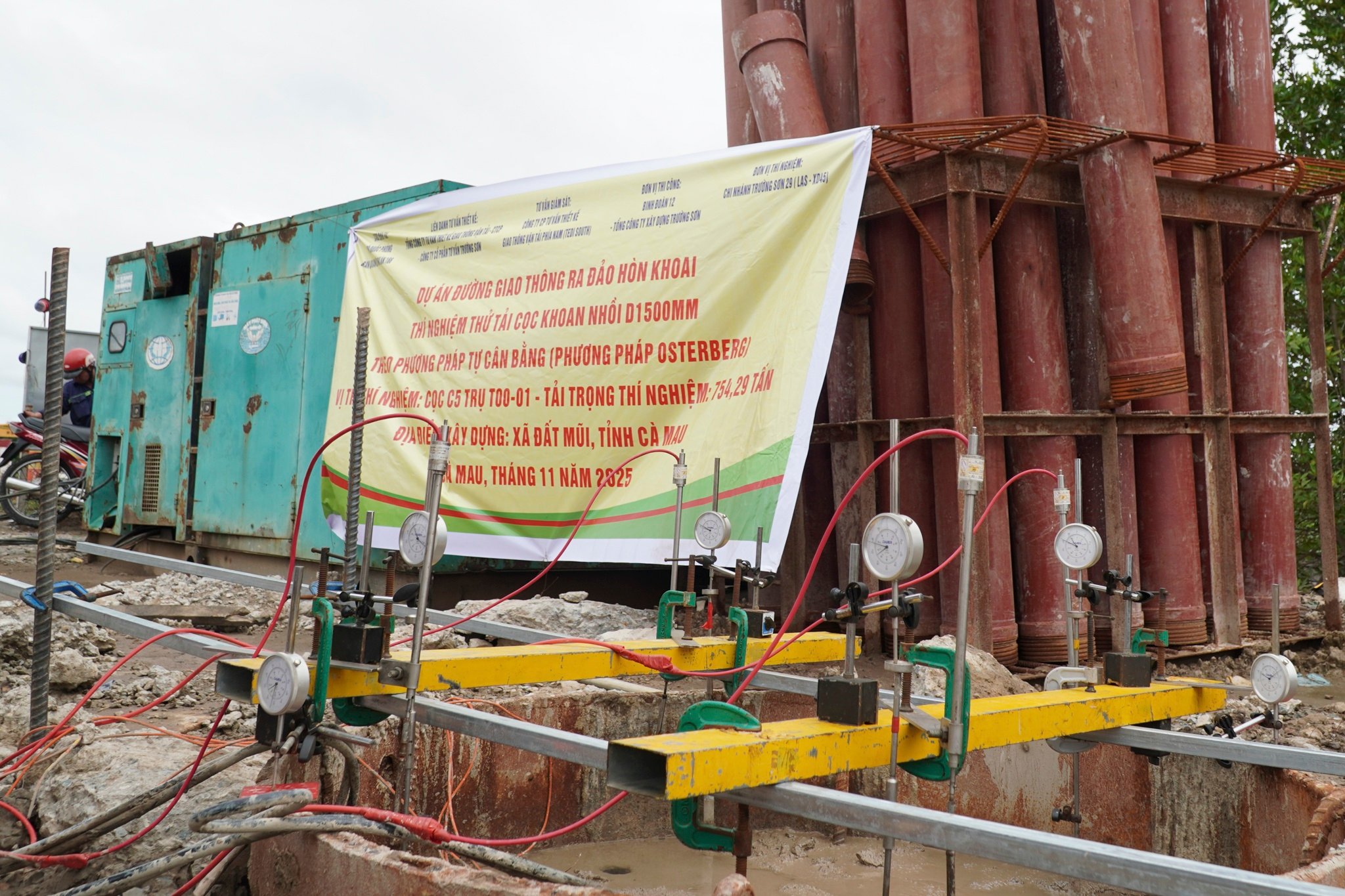 これは初期段階なので、ほとんどの時間は準備、テスト、技術検査に費やされます。 Đây là giai đoạn đầu nên phần lớn thời gian được dành cho công tác chuẩn bị, thử nghiệm và kiểm tra kỹ thuật.