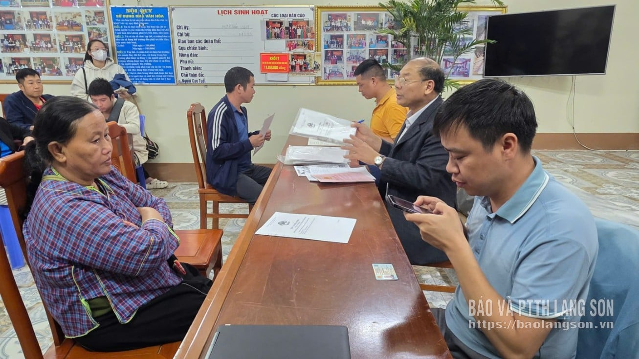 សមាជិកក្រុមការងារសង្កាត់គីលូ ប្រមូលព័ត៌មានដីធ្លីនៅប្លុក២៧