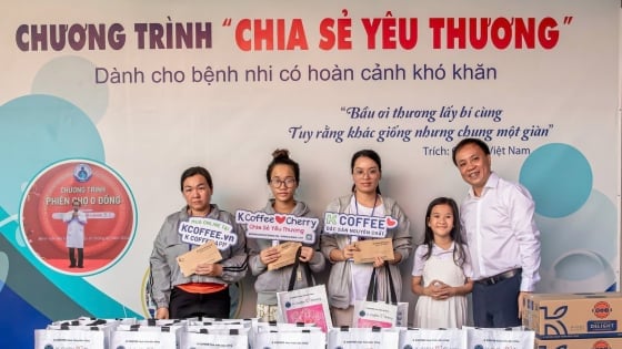 Quỹ K Coffee & Cherry chia sẻ yêu thương với bệnh nhi có hoàn cảnh khó khăn