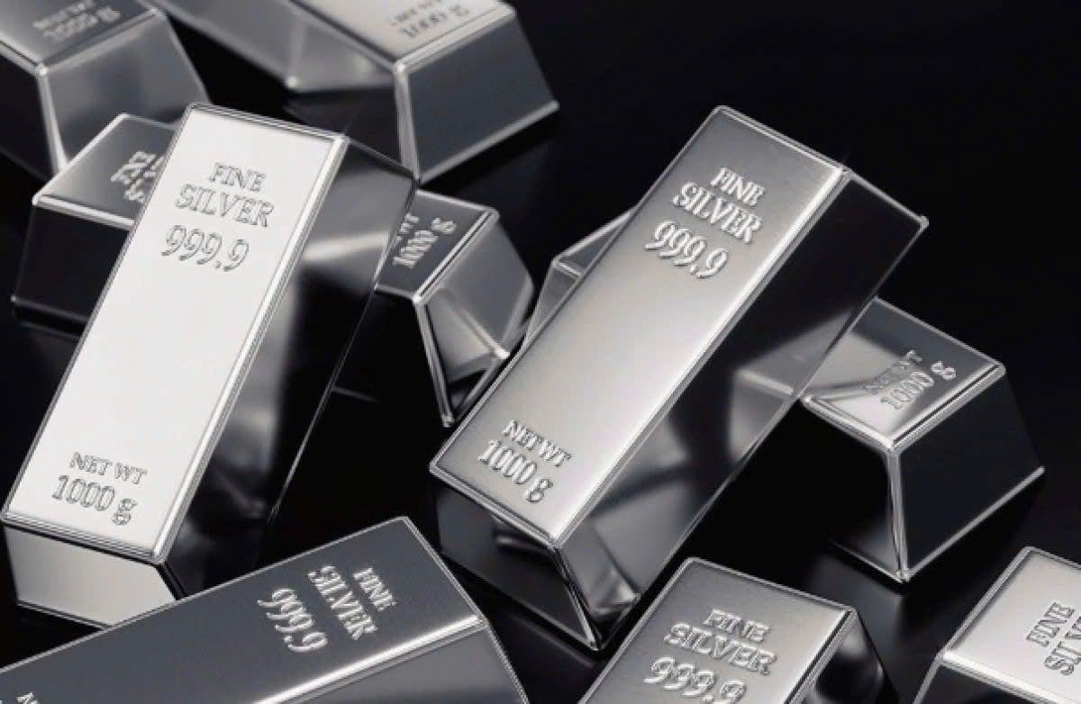 سعر الفضة اليوم 19 نوفمبر انخفض السعر المحلي وارتفع السعر العالمي