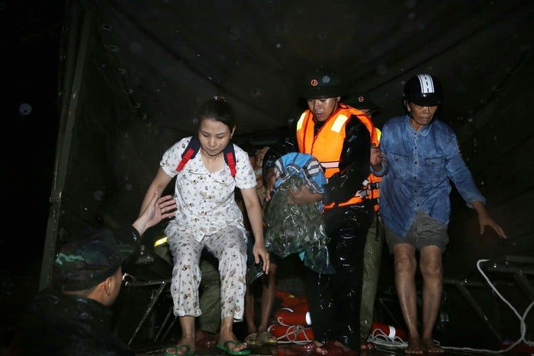 Lũ sông Ba vượt mức báo động 3 gây ngập trên diện rộng ở Gia Lai- Ảnh 1.