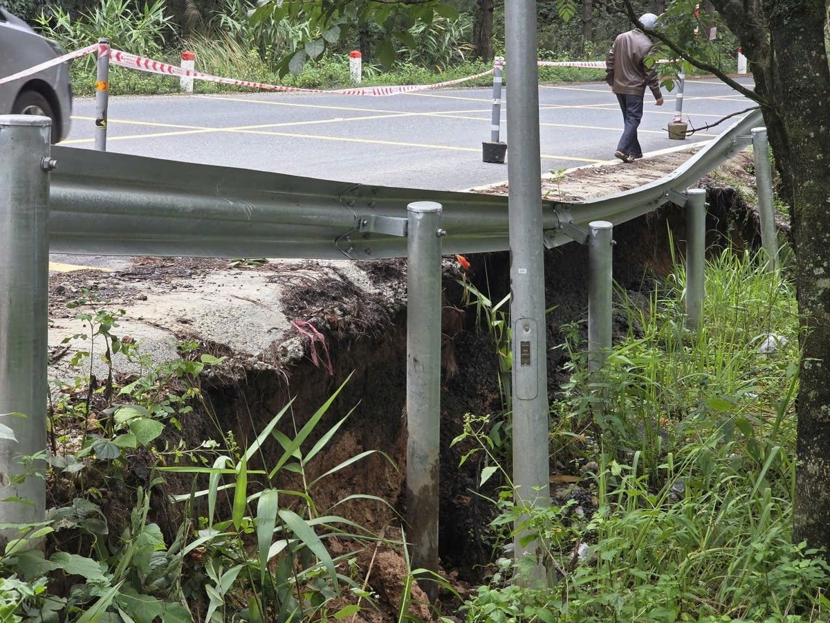Để đảm bảo an toàn, Sở Xây dựng Lâm Đồng quyết định cấm ô tô tải có tải trọng từ 15 tấn trở lên qua đèo này cho đến khi xử lý xong hiện trạng. Ảnh: LT.