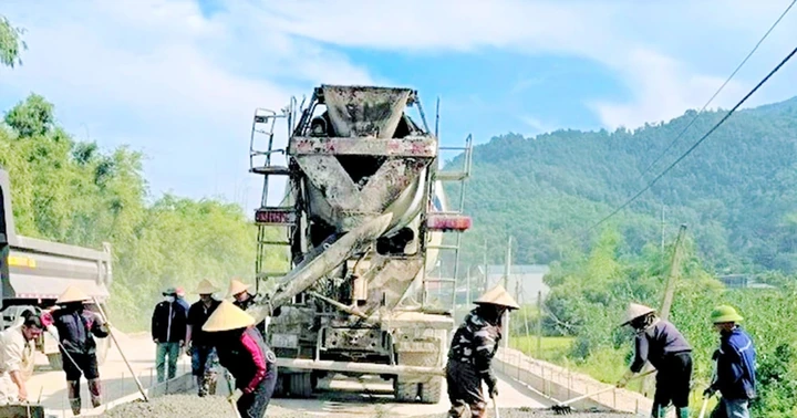 Đẩy nhanh tiến độ dự án chống sạt lở hạ lưu Thủy điện Hoà Bình