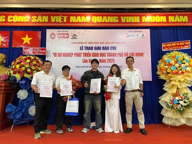 Báo Thanh Niên đạt hai giải “Vì sự phát triển giáo dục TPHCM” năm 2025 - Ảnh 2.