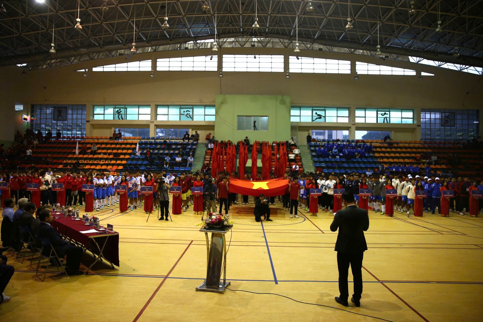 ការបើកវគ្គផ្ដាច់ព្រ័ត្រនៃការប្រកួតបាល់ទាត់សិស្សថ្នាក់ជាតិឆ្នាំ២០២៥ - TV360 Cup - រូបថត ១. Khai mạc vòng chung kết Giải bóng đá nam sinh viên toàn quốc 2025 - Cúp TV360 - Ảnh 1.