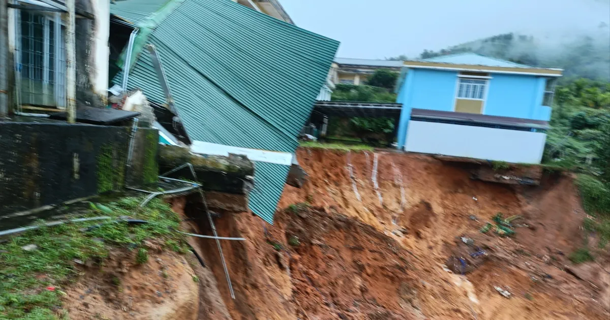 Quảng Ngãi: Sạt lở nghiêm trọng, di dời khẩn giáo viên và học sinh