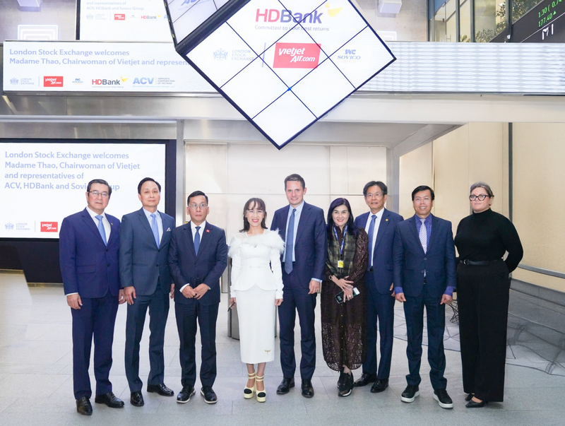 HDBank leaders visit and work at the London Stock Exchange