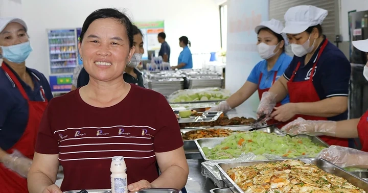 Chú trọng bữa ăn ca để công nhân yên tâm lao động, sản xuất