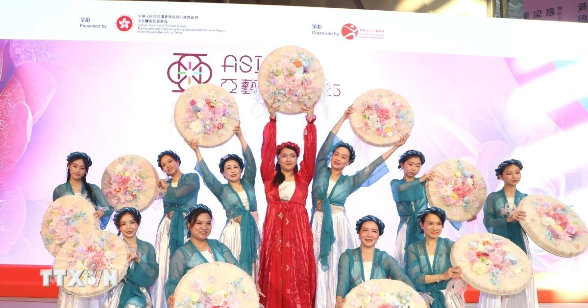 Một tiết mục biểu diễn của Cộng đồng người Việt tại Hong Kong. (Ảnh: TTXVN)