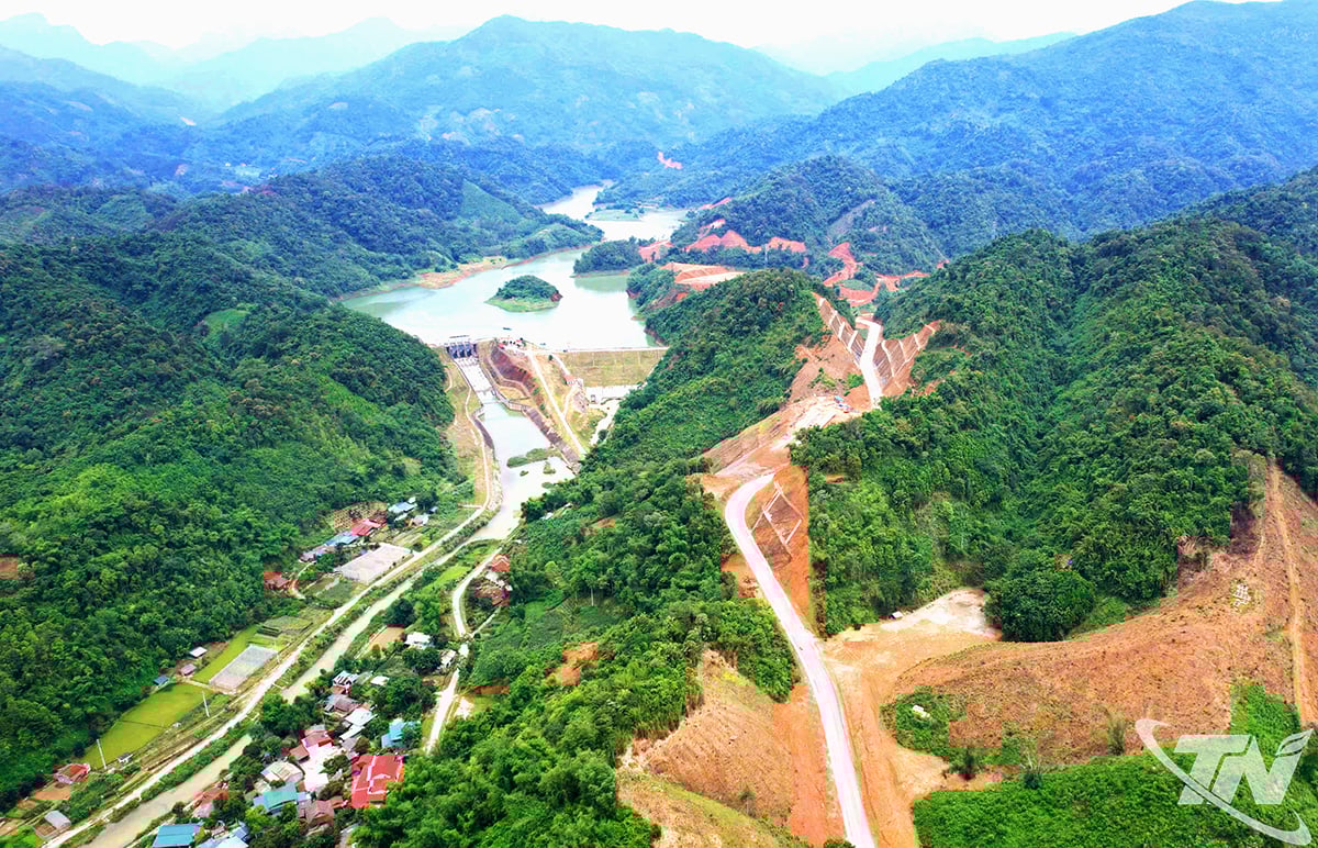 Hồ Nặm Cắt (xã Phong Quang) có dung tích hơn 12 triệu m3, được quy hoạch là khu du lịch sinh thái cấp tỉnh giai đoạn 2021-2030, định hướng đến năm 2050.