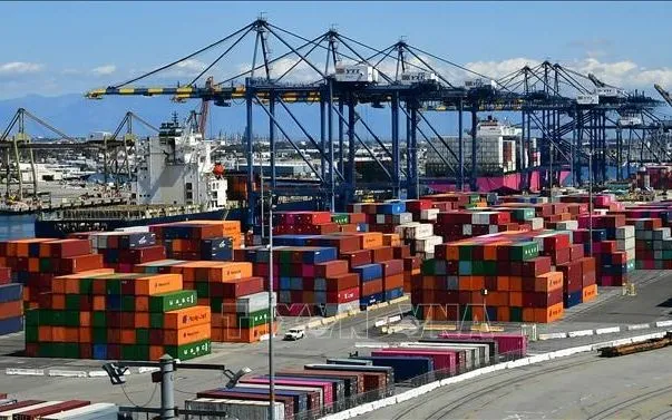 中国江蘇省の貨物港の眺め。(写真:THX/TTXVN) Quang cảnh cảng hàng hóa tại tỉnh Giang Tô, Trung Quốc. (Ảnh: THX/TTXVN)