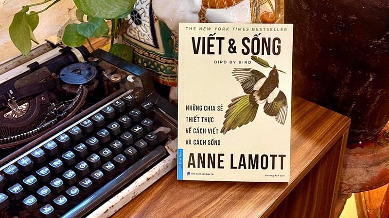 Εξώφυλλο του έργου «Γράψε και ζήσε» (Φωτογραφία: First News).