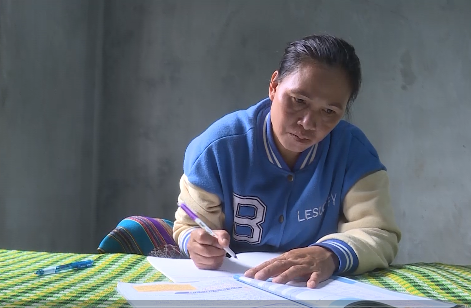 Khát vọng muốn tự tay… viết tên mình- Ảnh 1.