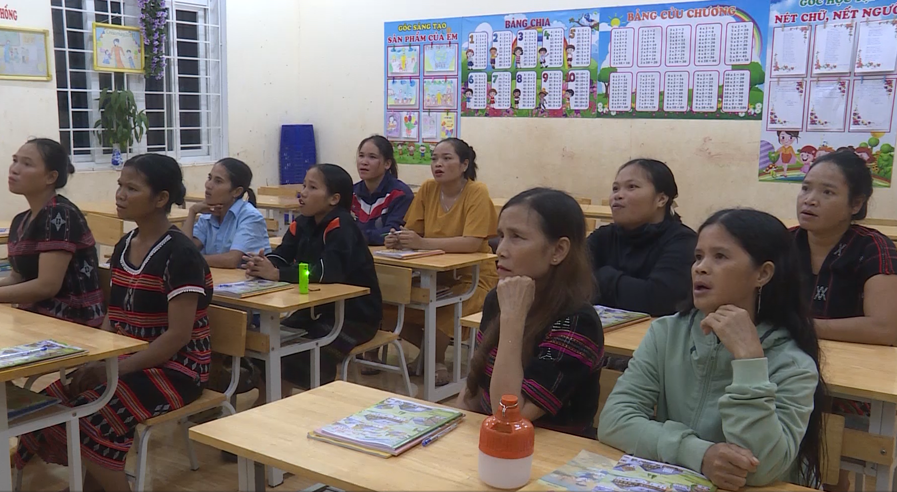 Khát vọng muốn tự tay… viết tên mình- Ảnh 10.