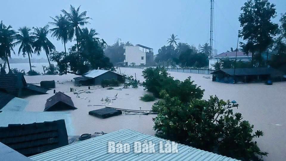Många områden i Tuy An Bac kommun är djupt översvämmade.