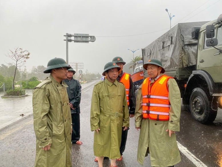 Gia Lai triển khai các biện pháp khẩn cấp ứng phó với mưa lũ đặc biệt lớn- Ảnh 1.