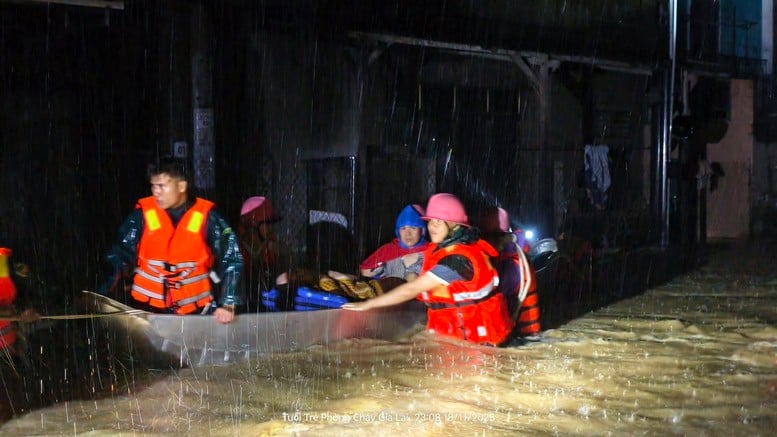 Gia Lai triển khai các biện pháp khẩn cấp ứng phó với mưa lũ đặc biệt lớn- Ảnh 5.
