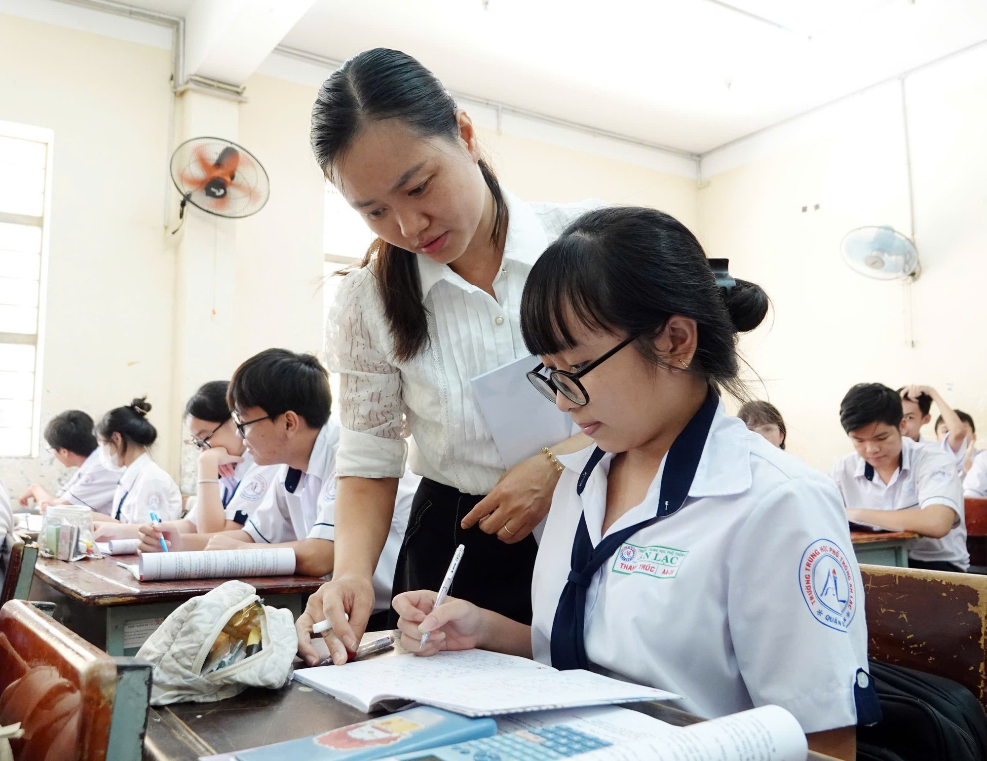 Giáo dục không chỉ là kiến thức mà còn là sự kết nối giữa thầy và trò - Ảnh 1.