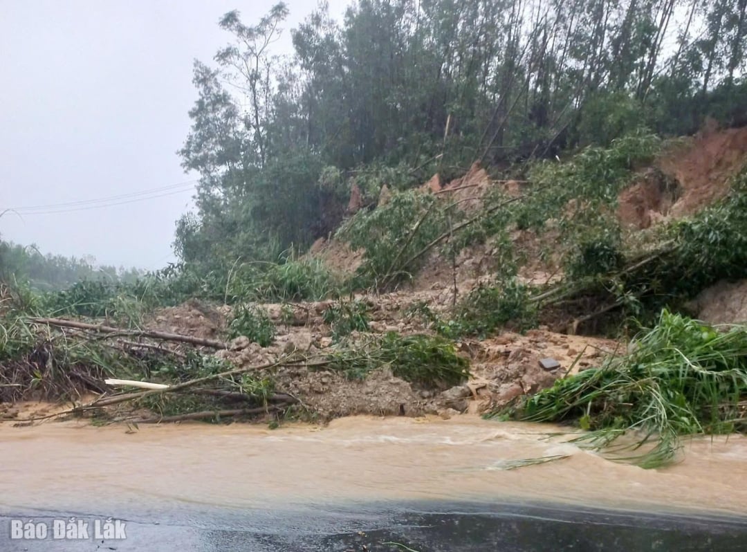 ດິນເຈື່ອນຫຼາຍຄັ້ງຍັງສືບຕໍ່ຖືກບັນທຶກ.