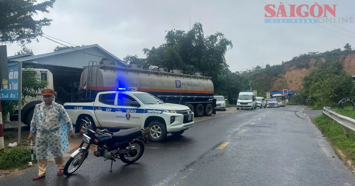 Lâm Đồng: Phân luồng các phương tiện không di chuyển xuống đèo Sông Pha