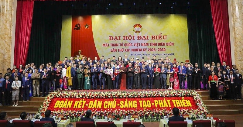 Yoldaşlar, 2025-2030 yılları arasında Dien Bien ilinin Vietnam Anavatan Cephesi Komitesi'nin 14. dönemine katılmak üzere Kongre'ye seçildiler.