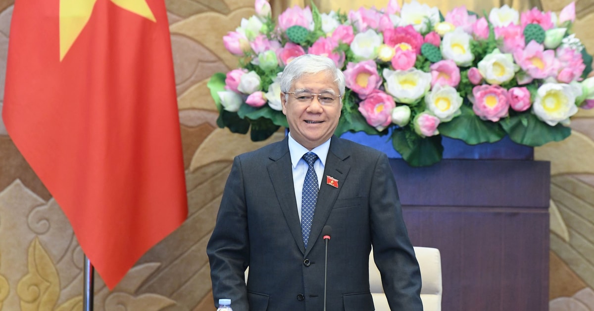 Phó Bí thư Thường trực Đảng ủy Quốc hội Đỗ Văn Chiến chủ trì cuộc làm việc về công tác Đảng