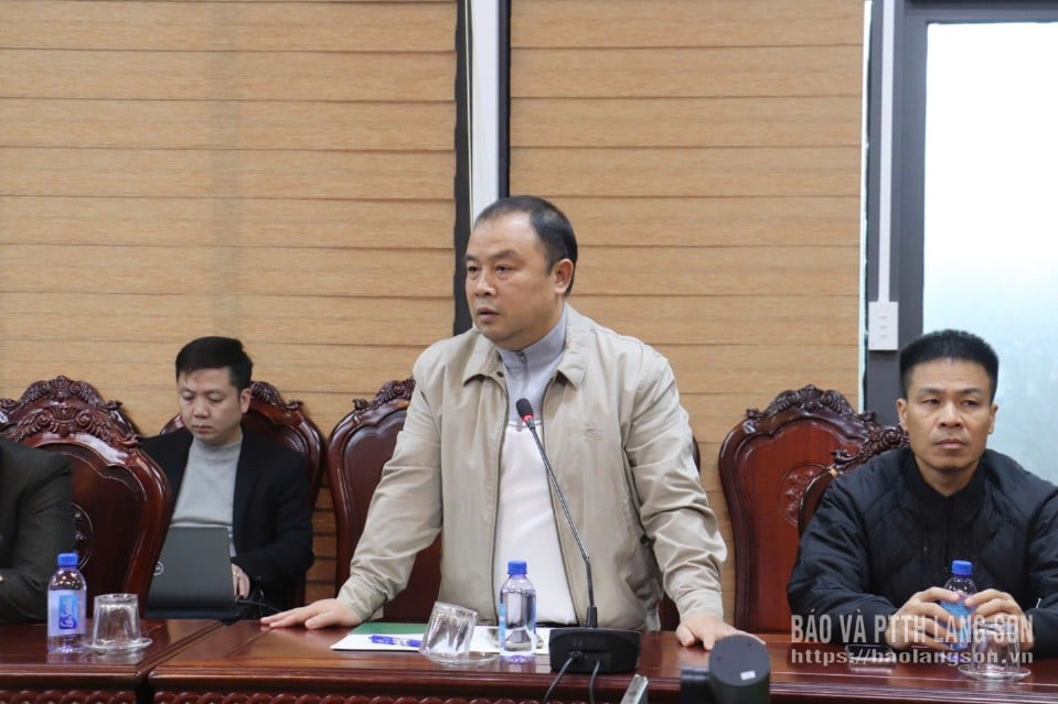 Lãnh đạo Công ty Cổ phần Hữu Nghị Xuân Cương phát biểu ý kiến tại buổi làm việc