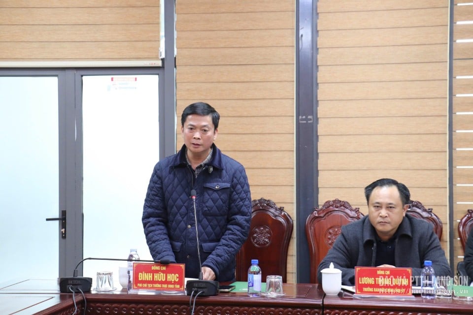 Đồng chí Đinh Hữu Học, Uỷ viên Ban Thường vụ Tỉnh uỷ, Phó Chủ tịch Thường trực UBND tỉnh phát biểu tại buổi làm việc