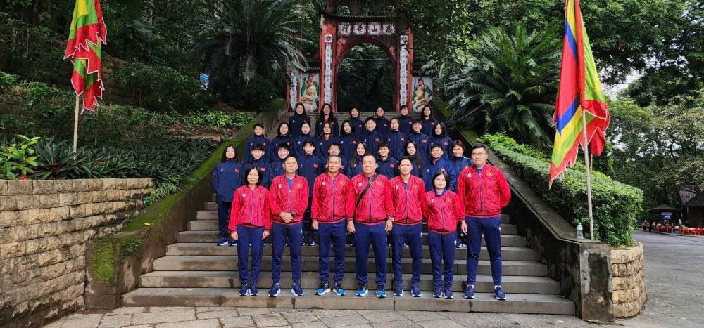 Lễ dâng hương của đội tuyển nữ Việt Nam tại đền thờ các vua Hùng - ảnh 1
