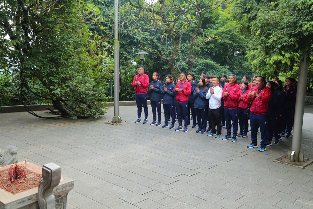 Lễ dâng hương của đội tuyển nữ Việt Nam tại đền thờ các vua Hùng - ảnh 2