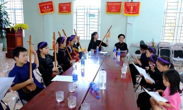 Duy trì làn điệu dân gian cho trẻ em vùng cao