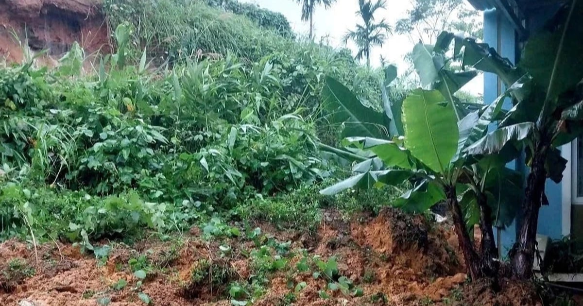 Sạt lở đe dọa trường học, hàng trăm học sinh được di dời khẩn cấp