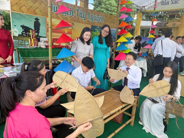 Hà Nội tăng cường hợp tác, xúc tiến du lịch từ Bắc vào Nam- Ảnh 3.