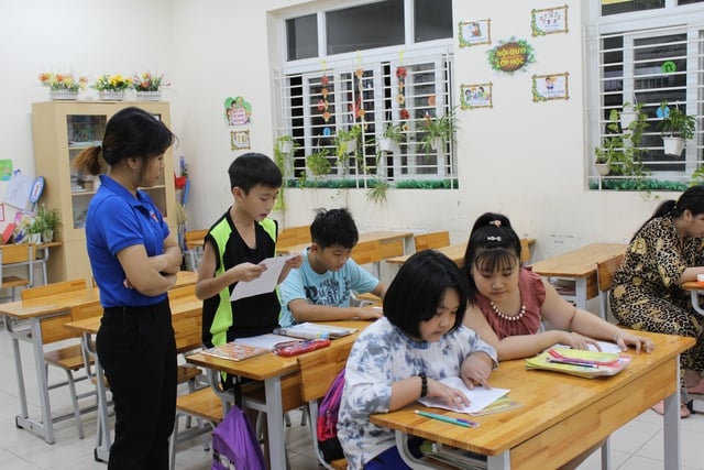 Giáo dục và trái tim: Điều máy móc không thể thay thế trong lớp học hiện đại - Ảnh 1.