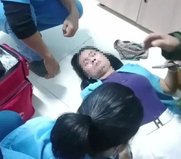 Tái diễn việc vắng Phó hiệu trưởng, phụ huynh lại… đưa con đến trường- Ảnh 2.