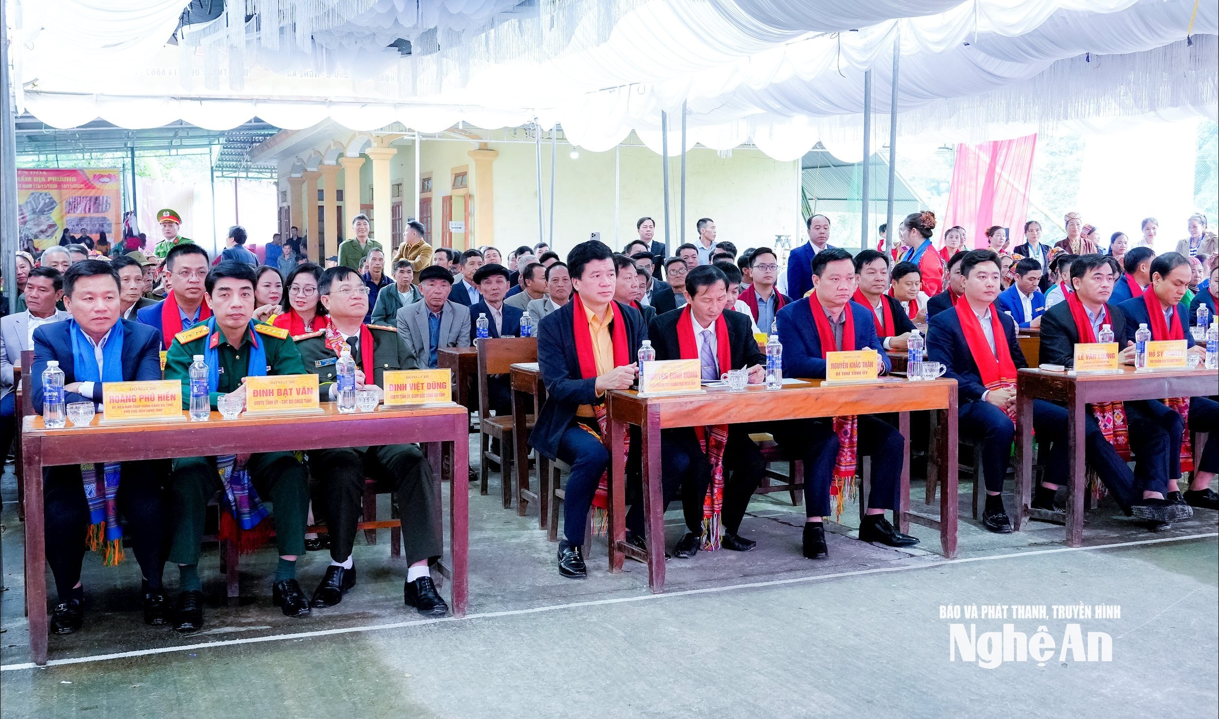 ພາສາອັງກິດ: ຂ່າວ