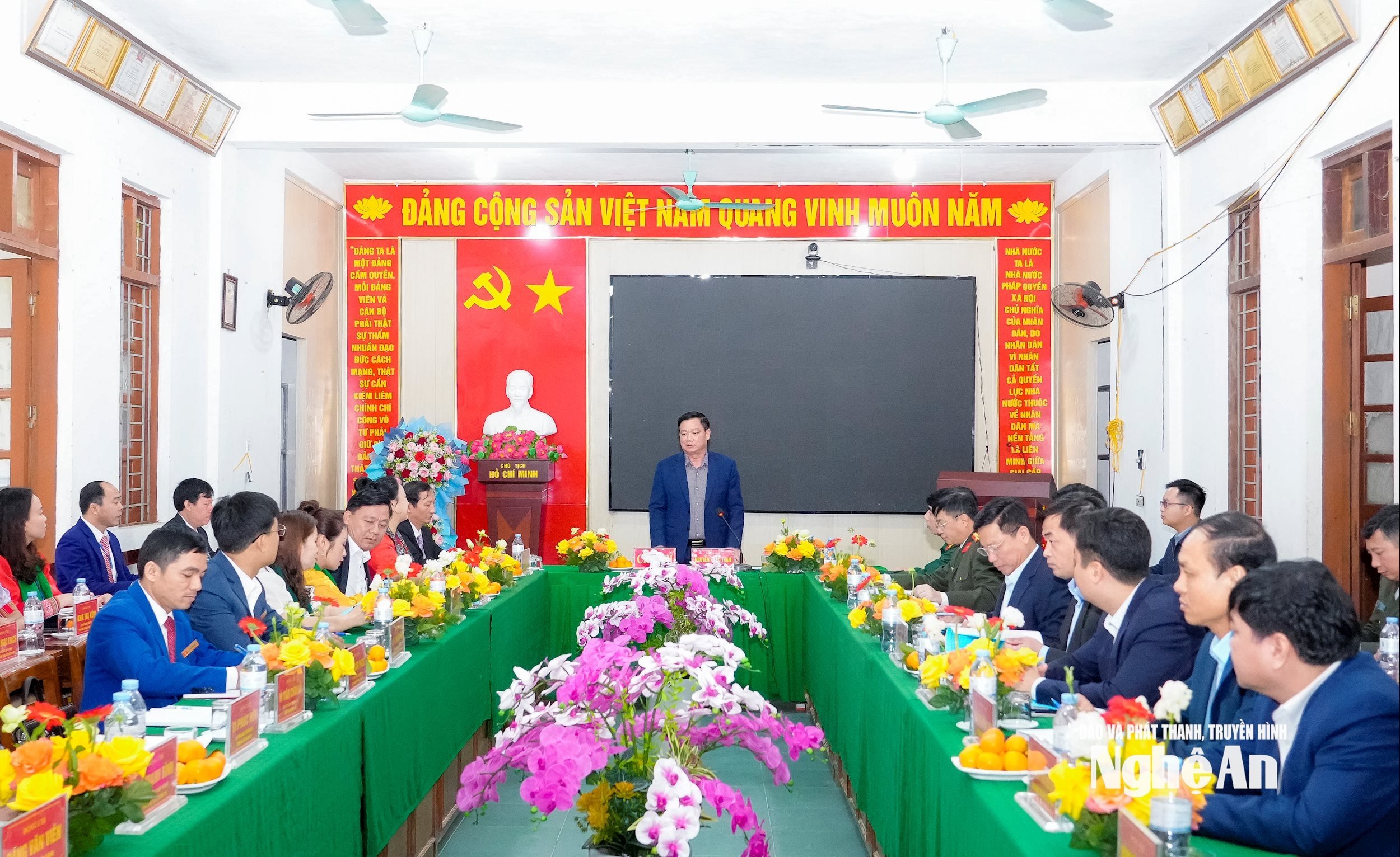 អង់គ្លេស៖ ព័ត៌មាន