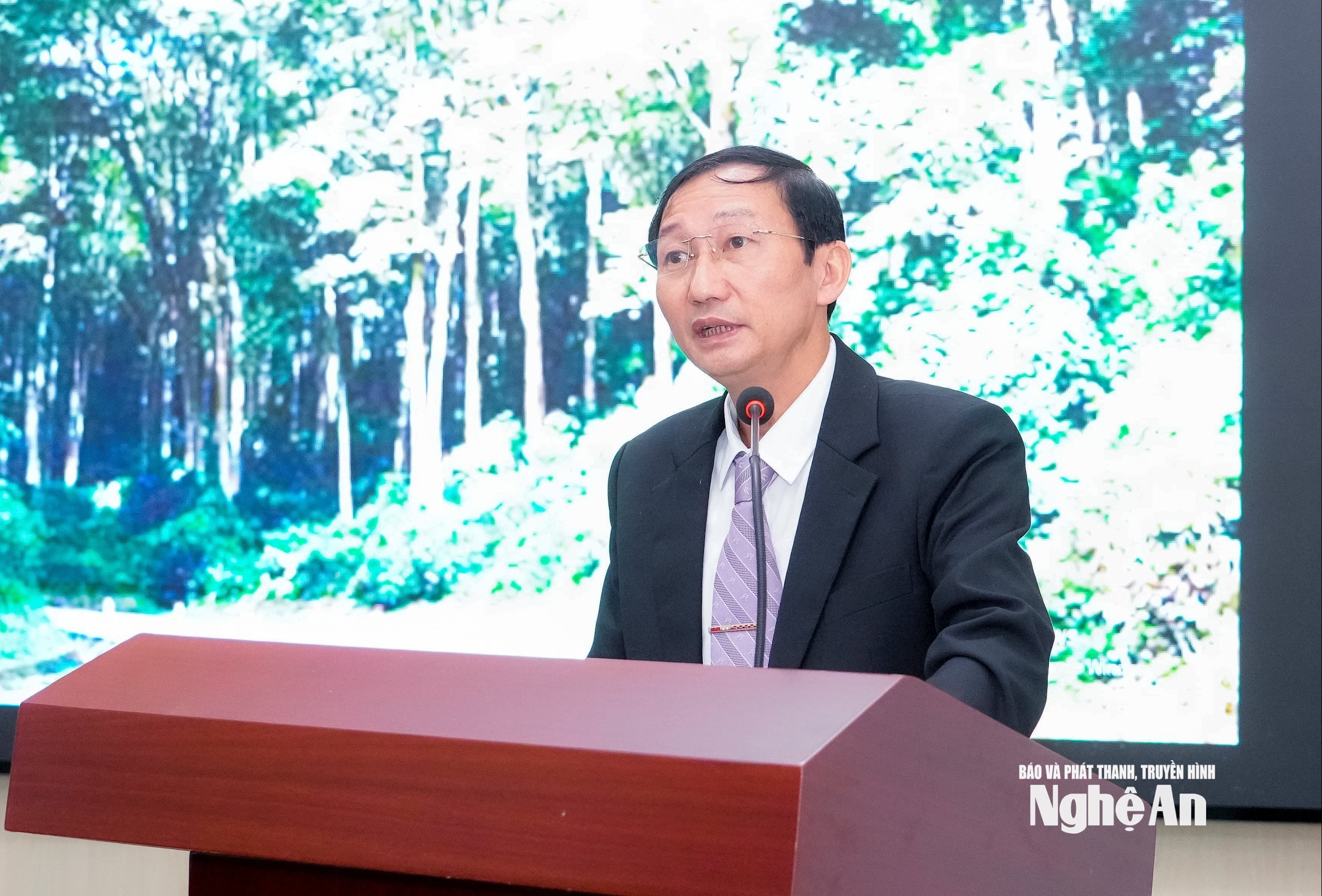 អង់គ្លេស៖ ព័ត៌មាន