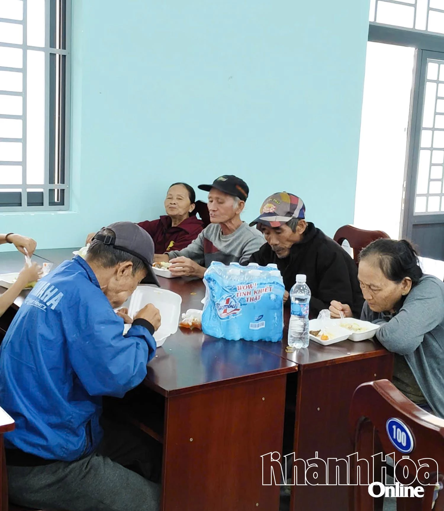 Ludzi zabrano do bezpiecznych schronisk.