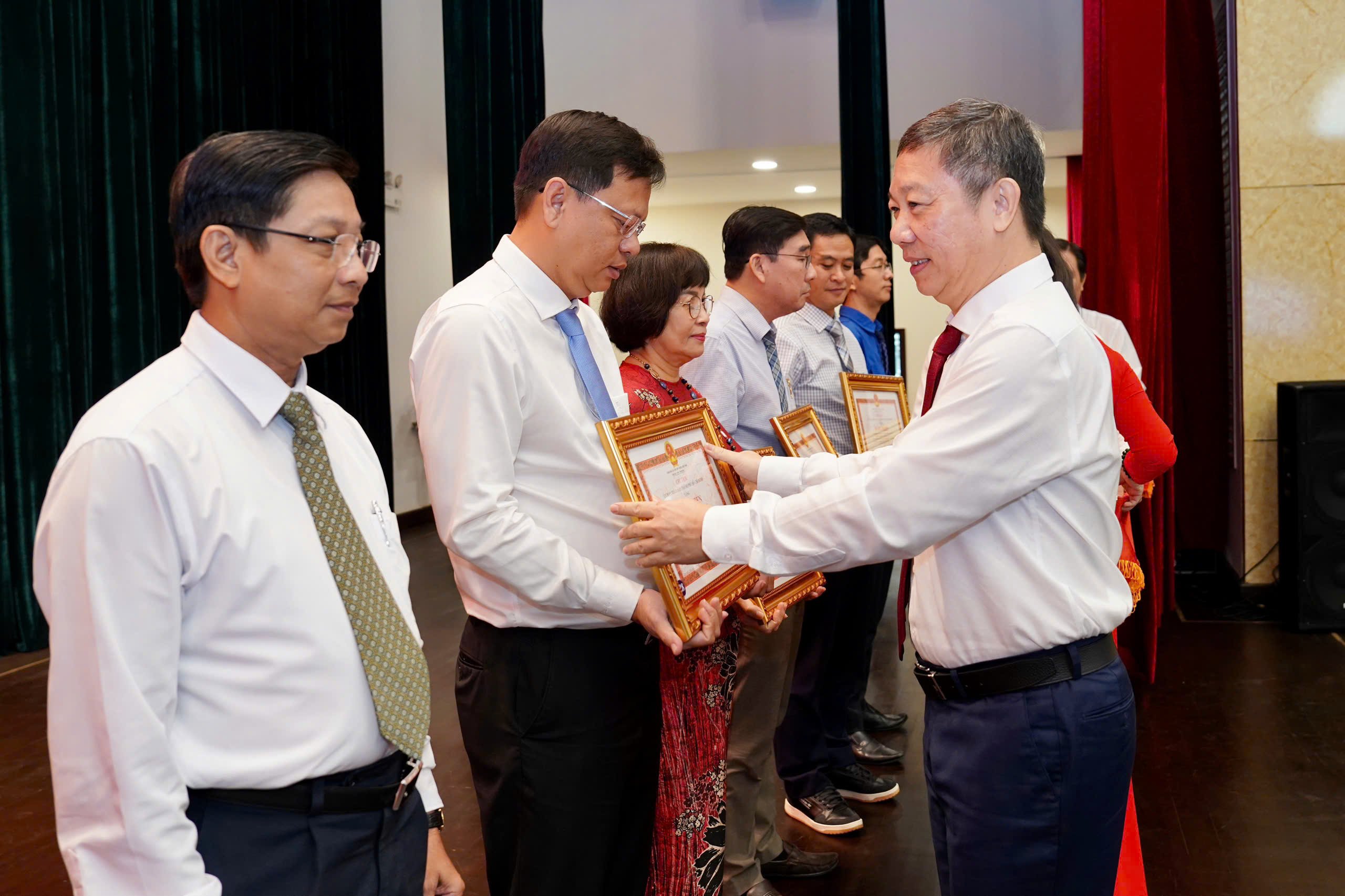 HCMC ماڈلز سے زیادہ خوبصورت ہے۔