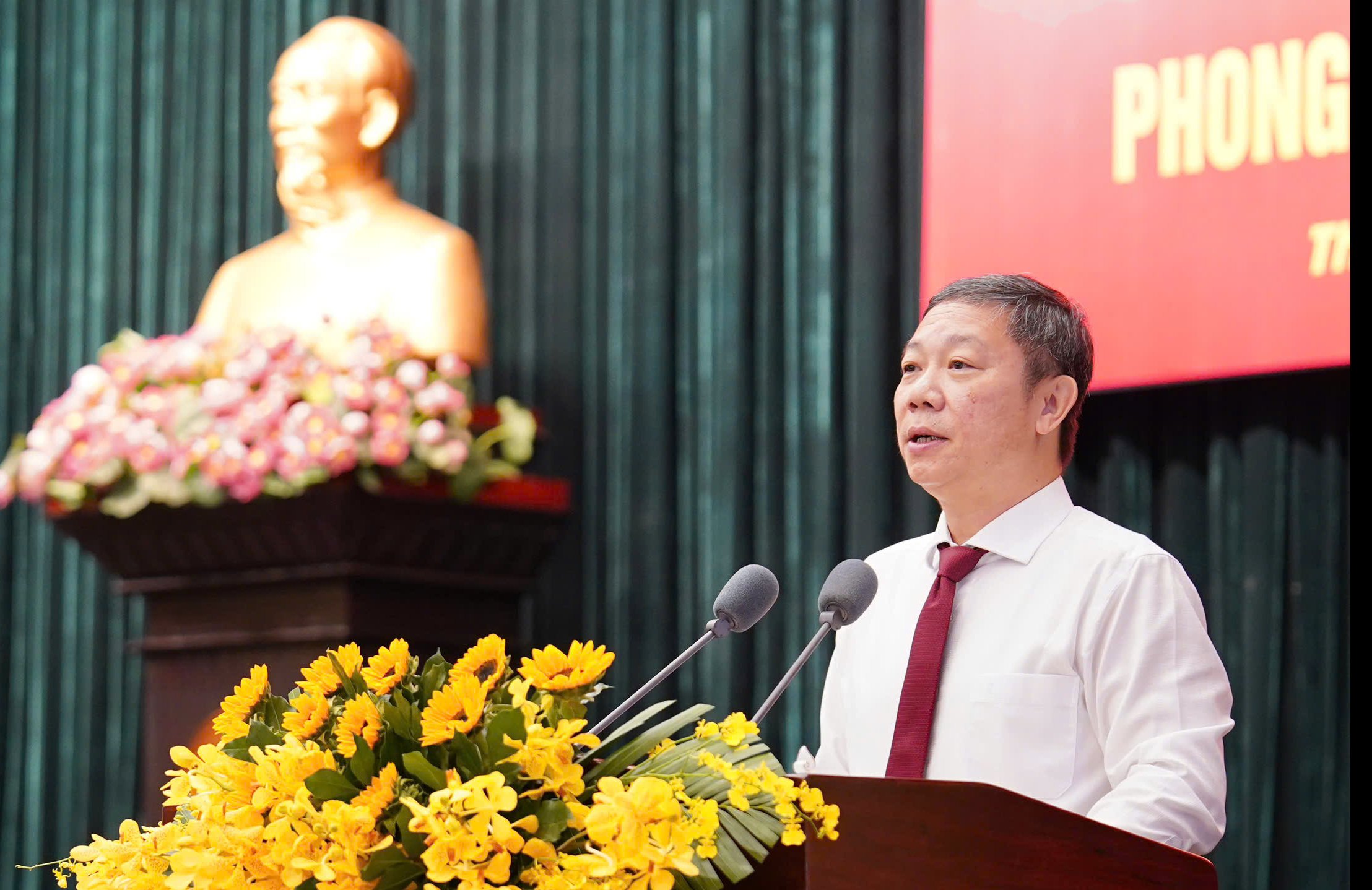 HCMC ماڈلز سے زیادہ خوبصورت ہے۔