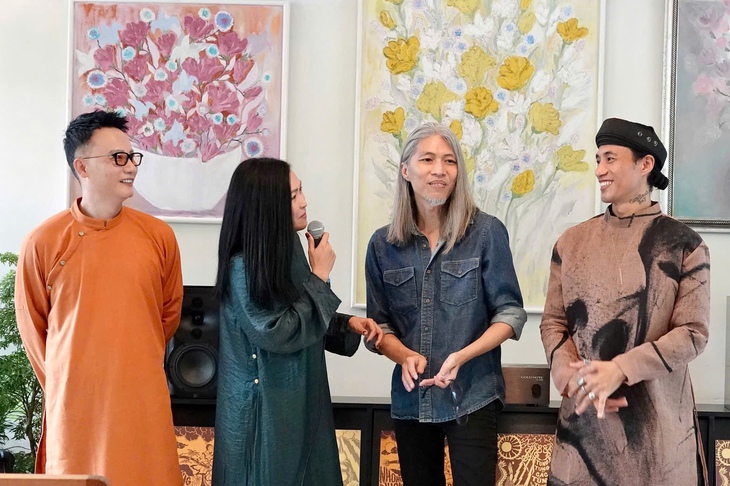 'ផាម អាញ់ខៅ មិនតែងតែរឹងប៉ឹង និងខ្លាំងដូចដែលគ្រប់គ្នាឃើញទេ' - រូបថត ២. Phạm Anh Khoa - Ảnh 2.