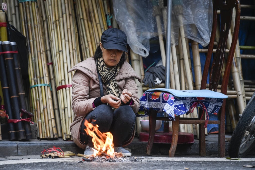Hanoi lakosok a 2024-es hidegben. Fotó: Giang Huy