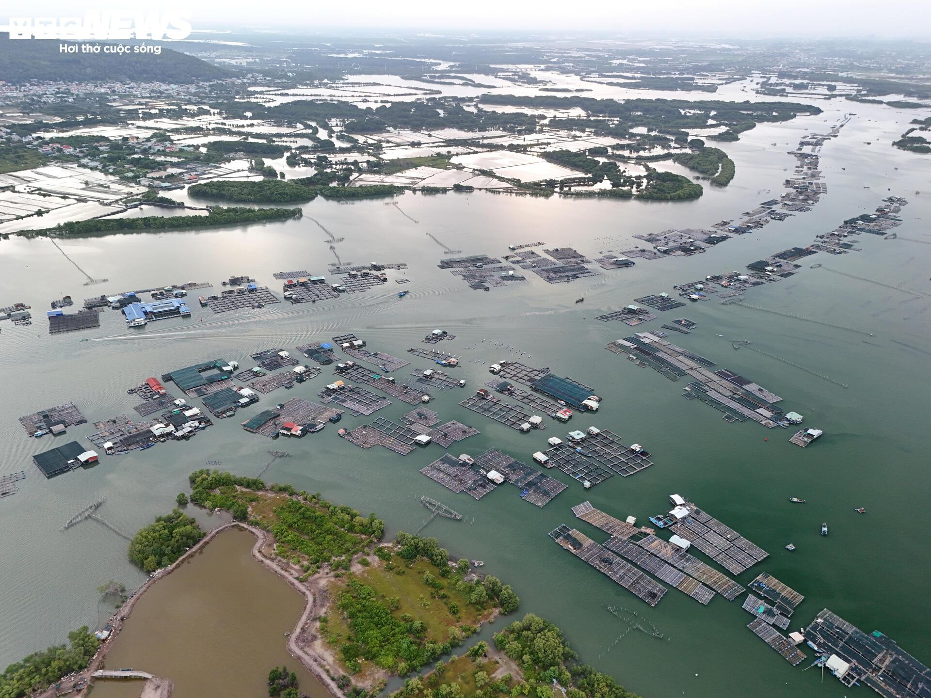 Panoramablick auf die fast 1400 Hektar große Insel, die als Stadtgebiet in Ho-Chi-Minh-Stadt vorgeschlagen wurde - 2