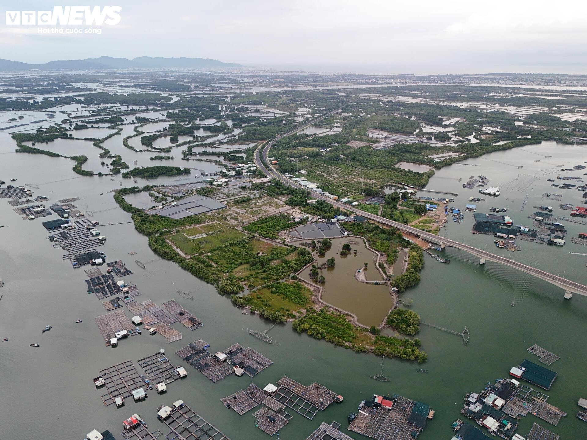 Panoramablick auf die fast 1400 Hektar große Insel, die als Stadtgebiet in Ho-Chi-Minh-Stadt vorgeschlagen wurde – 9