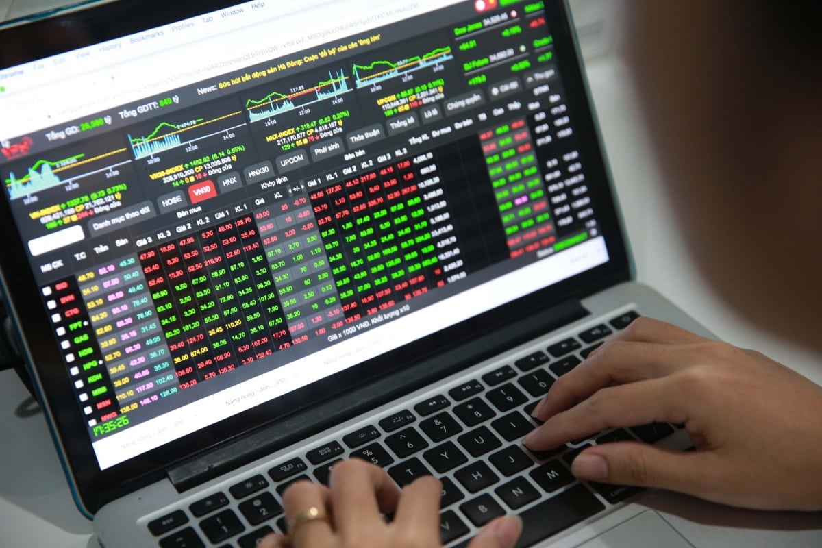 Bluechips verzwakten in koor, de Vietnamese aandelenmarkt keerde op 19 november sterk om Bluechip đồng loạt suy yếu, thị trường chứng khoán Việt Nam đảo chiều mạnh ngày 19-11