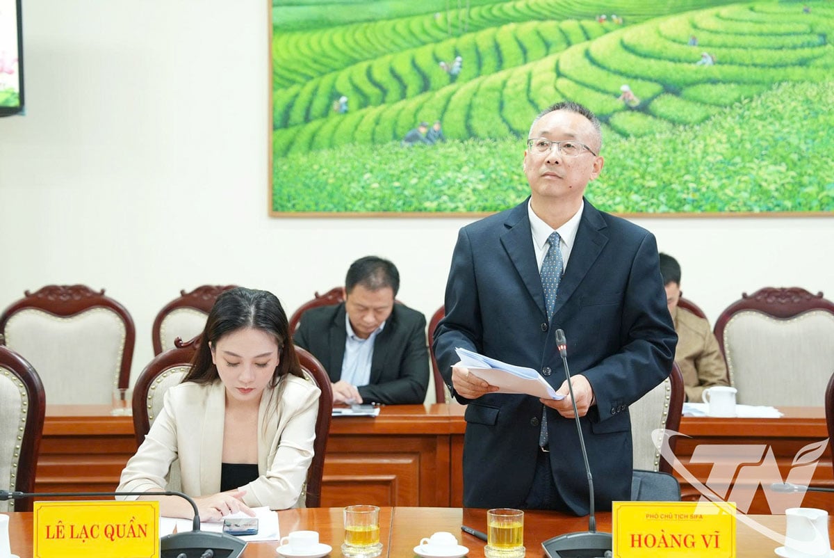 ທ່ານ ຮ່ວາງວີ ໄດ້ຕີລາຄາສູງບັນດາກຳລັງແຮງຂອງໄທງວຽນໃນຂົງເຂດຜະລິດຊິ້ນສ່ວນເອເລັກໂຕຣນິກ, ປຸງແຕ່ງກະສິກຳ, ພະລັງງານສະອາດ...